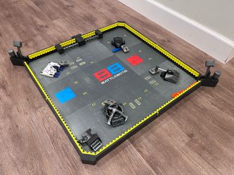 Battlebots arena and 4 battlebots