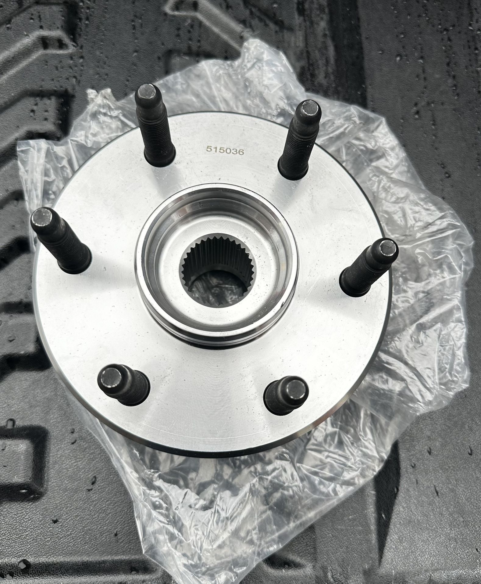 Frht Rear Hub Silverado/Sierra/Escalade Frt. Wheel Hub for Sale in Mcallen, TX - OfferUp