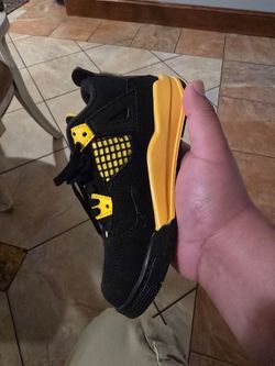New PS Yellow Thunder 4s Size 11c