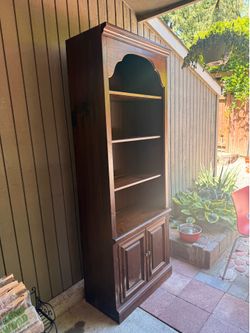 Hutch cabinet