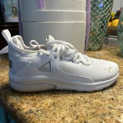 Puma Brand New White No Box Size 7 Lady 