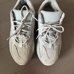 Yeezy boost 700 V2 (Inertia) Size 9