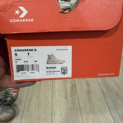 Converse  size 7
