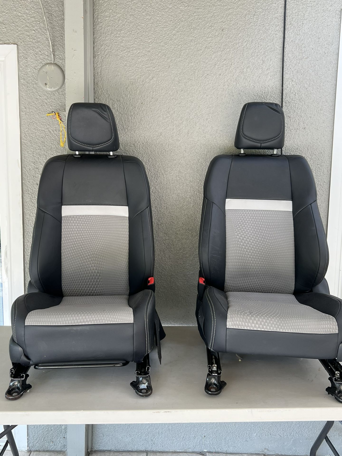 FRONT+REAR SEATS OEM TOYOTA PARTS