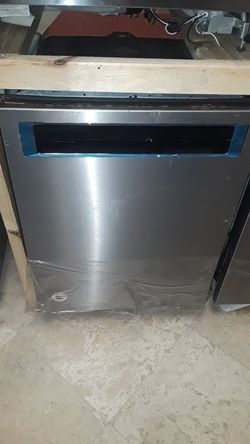 Kitchen Aid dishwasher New scratch and dent