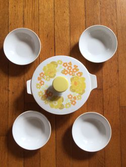 Vintage Corning Ware, 1 Qt., B-1-B, Summerhill yellow with 4 Bowls