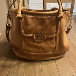 Tory Burch Large Shoulder Bag. 