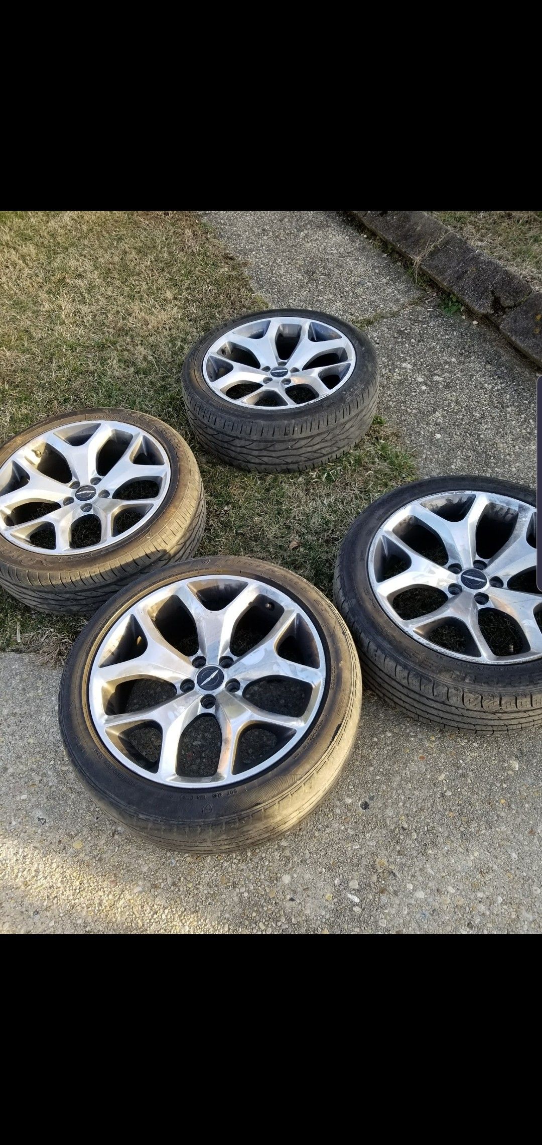 20 whell 5X115 rims with tires