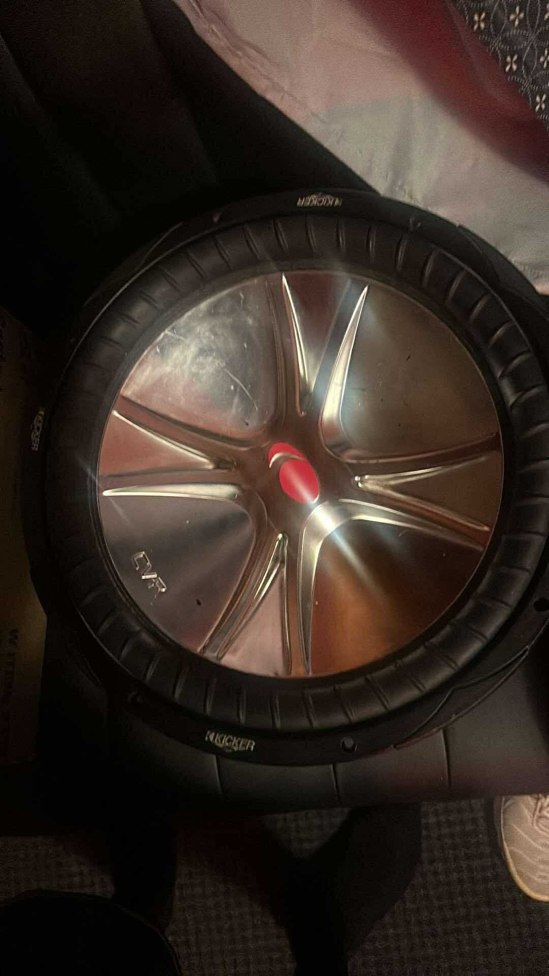 Kicker 15” CVR