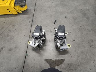 ChevroletRear brake Calipers with electronic brake actuator