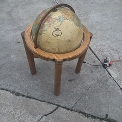 Gran globo terráqueo giratorio moderno de mediados de siglo sobre soporte de madera Replogle