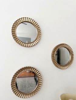 Set of 3 Round Gold Scalloped Wall Mirrors