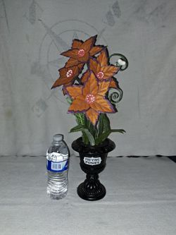 Hyde And Eek Faux Creepy Carnivorous Halloween Decor Plant In Excellent New Condition