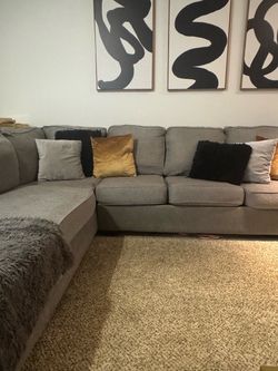 SECTIONAL COUCH