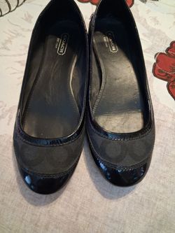Great condition black coach shoes pattern leather on tips great condition mpu serious buyer don't deliver cash only