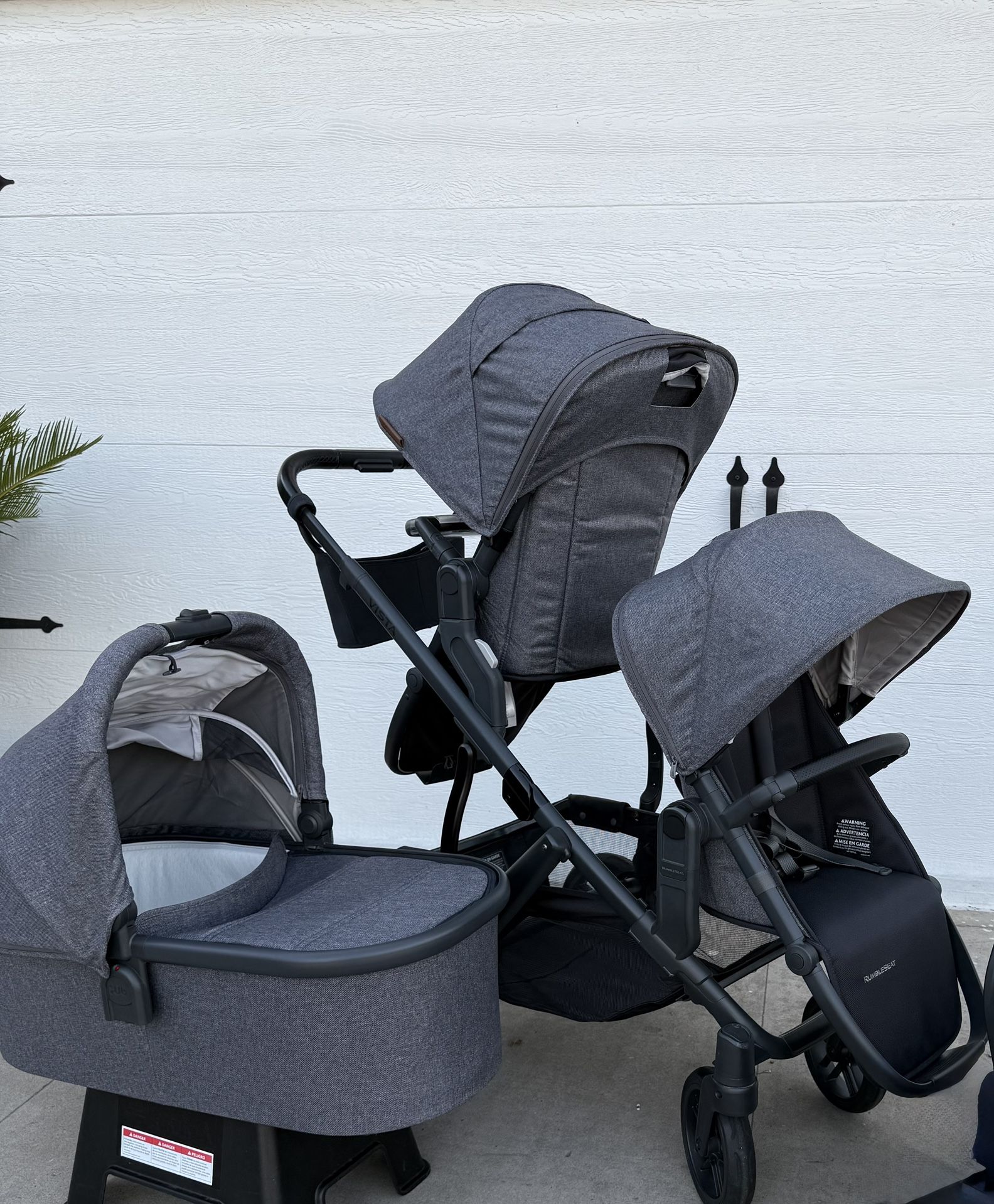 Like new Uppababy vista v2 double stroller and uppa bassinet