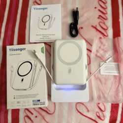 MAGNETIC POWERBANK with built-in type C and lightning connectors