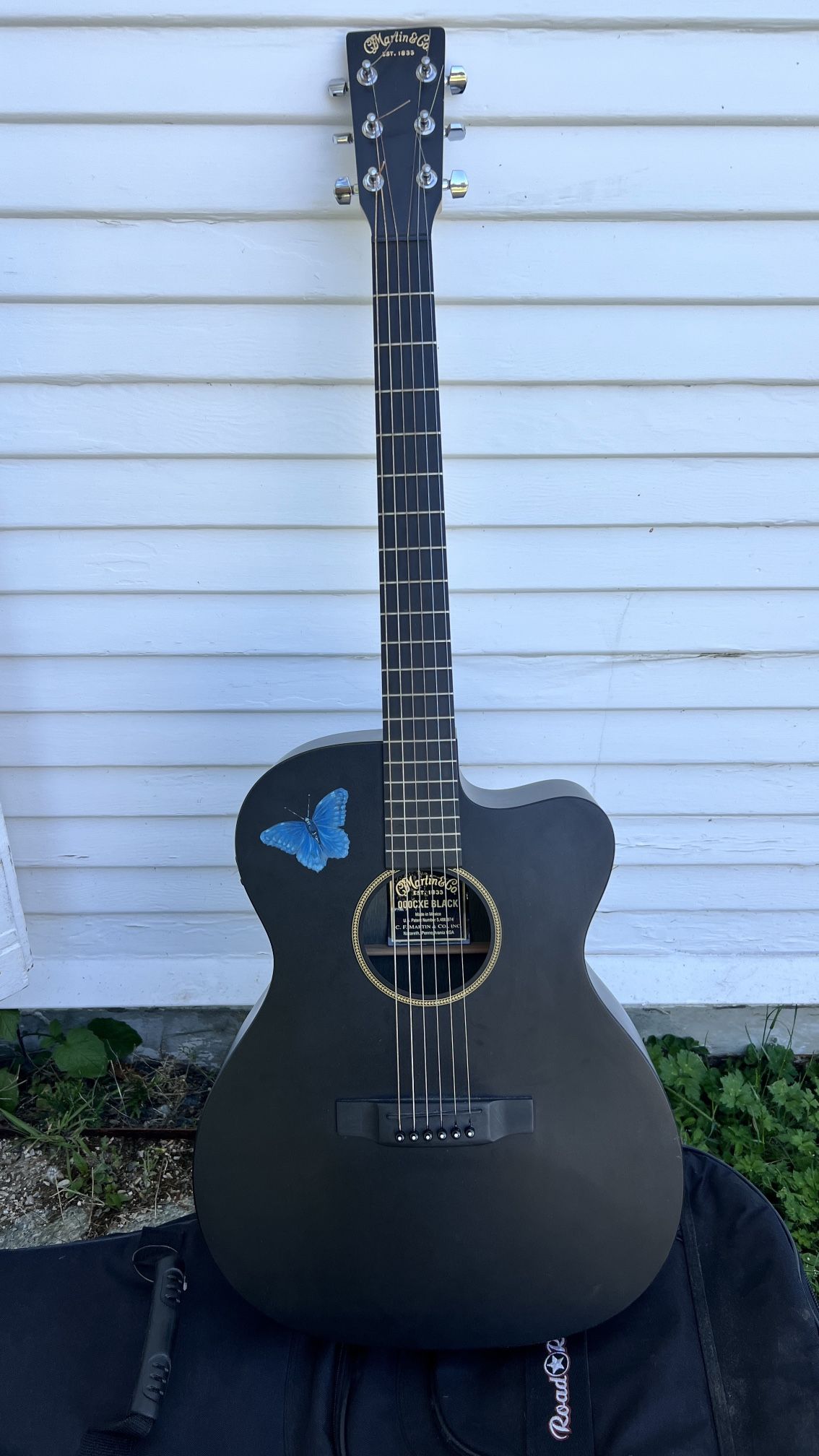 Martin 000CXE Black Acoustic Guitar (2007) – Custom Painted, Lightly Played