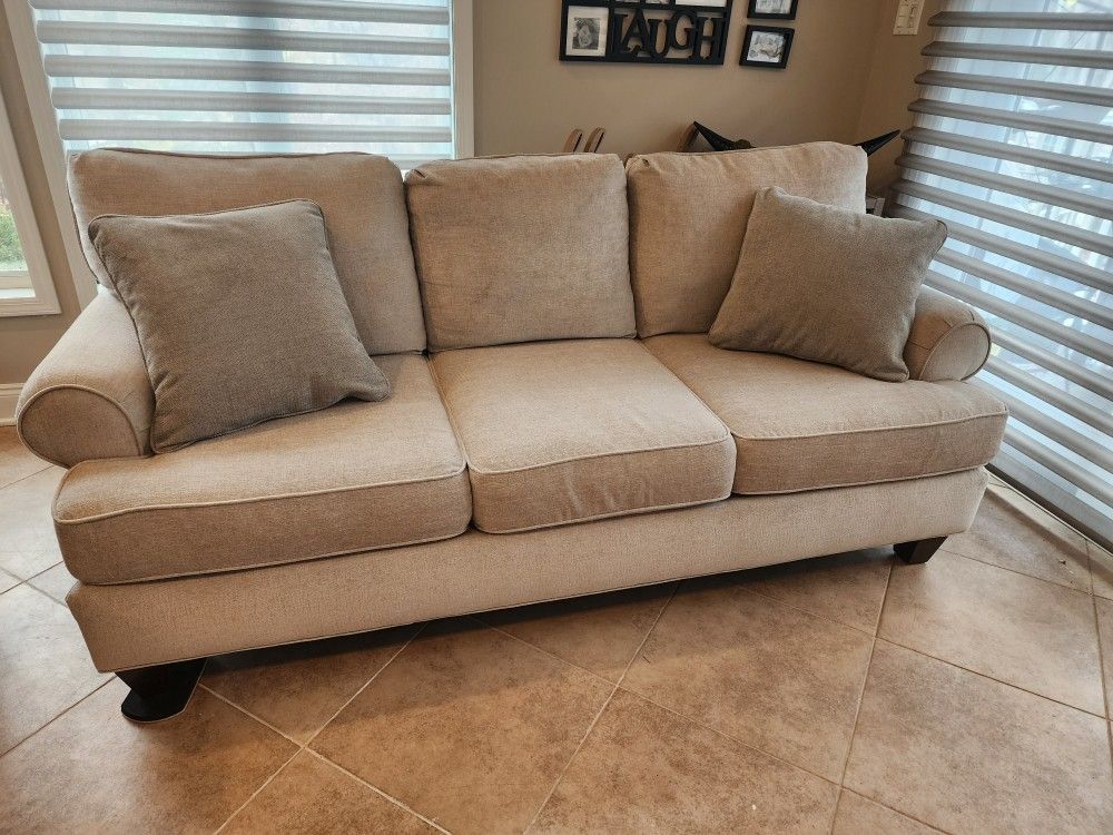 Couch -Beige/Off-white- Less Than 2yrs old