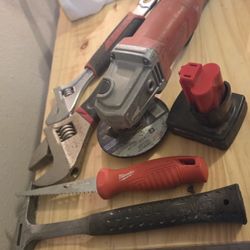 The 11 Amp 4-1/2 in. Small Angle Grinder (Paddle, Lock-On) delivers up to 3X more durability and up to 50% more power than the competition. With a 1,4