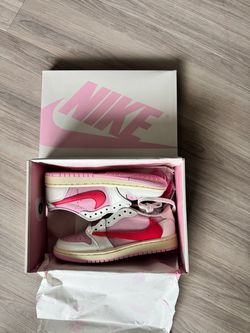 Size 5Y / 6.5 women jordan 1 low