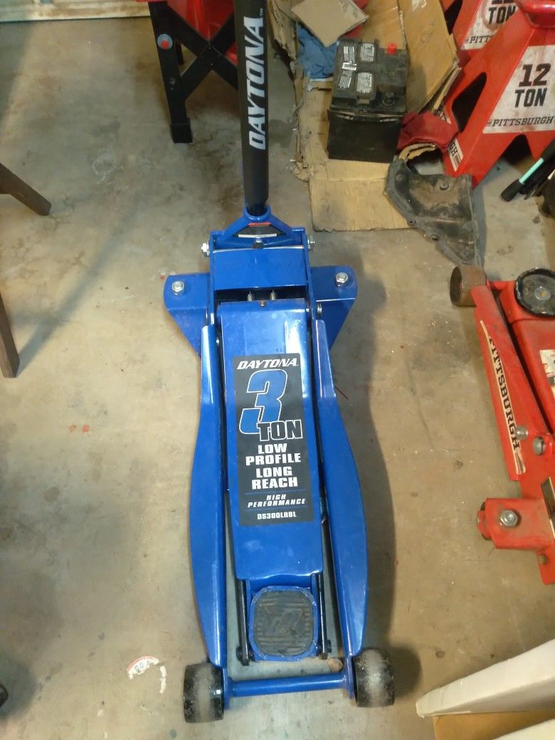 LIKE NEW DAYTONA 3 TON LOW PROFILE LONG REACH FLOOR JACK! 120 for