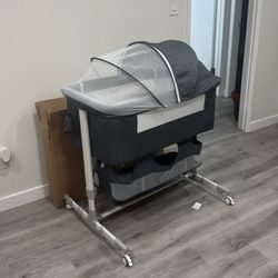 Baby Bassinet Bedside Sleeper with Diaper Changing Station