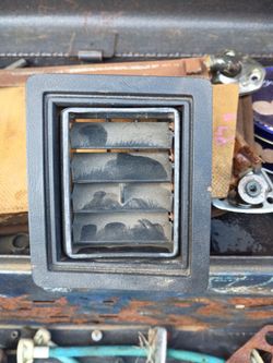 Dash vent
