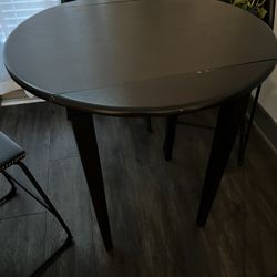 Small Table + 2 Stools
