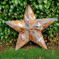 Rustic metal star large 5 pointed star for outdoors or inside home ! Hang on wall  home Solid heavy metal antiqued 