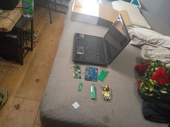 USED LAPTOP VISTA 8 MISSING BATTERY N OTHER PARTS ESPERE