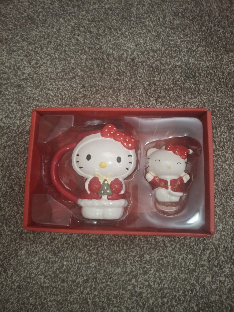 Hello Kitty Mug And Action Fig