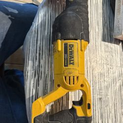 Dewalt 20v sawzall tool only used still works fine $65 got batt to test before purchasing  in n Lakeland 