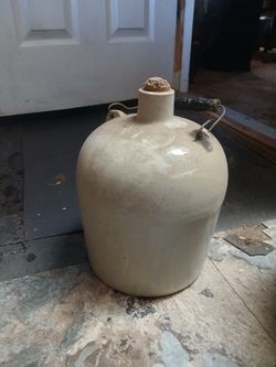 Stoneware wiskey container