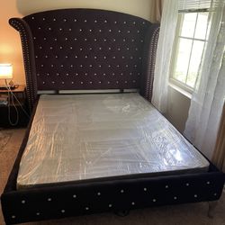 Beautiful Queen Size Bed for Sale ✨🛏️