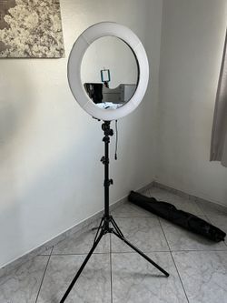 Ring Light Comes With Back Drop 
