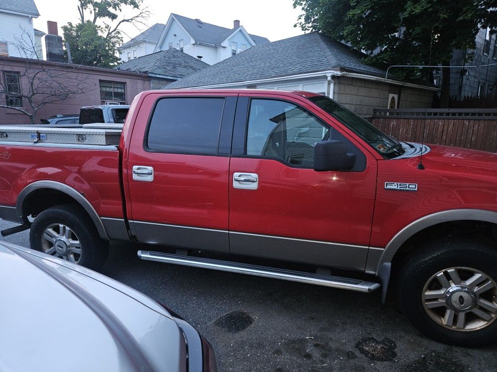 Vendo Ford F150 170 Mil Millas Nesesita Las 2 Llantas De Frente El Vidrio De Frente