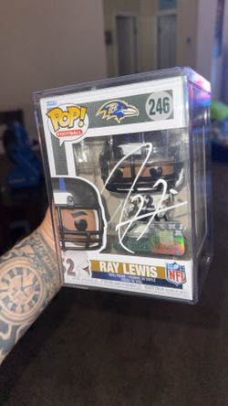 Ray lewis signed funko pop/picture