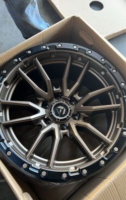 Ford f150 wheels and tires 20x10 with 33”