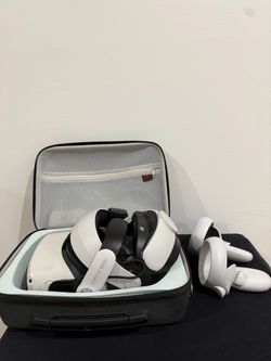 Meta Quest 2 Bundle - BOBOVR Battery Strap & Case Included