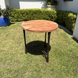 Wood and metal Round end table