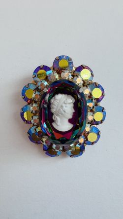Gorgeous Vintage Juliana cameo brooch with colorful AB crystals