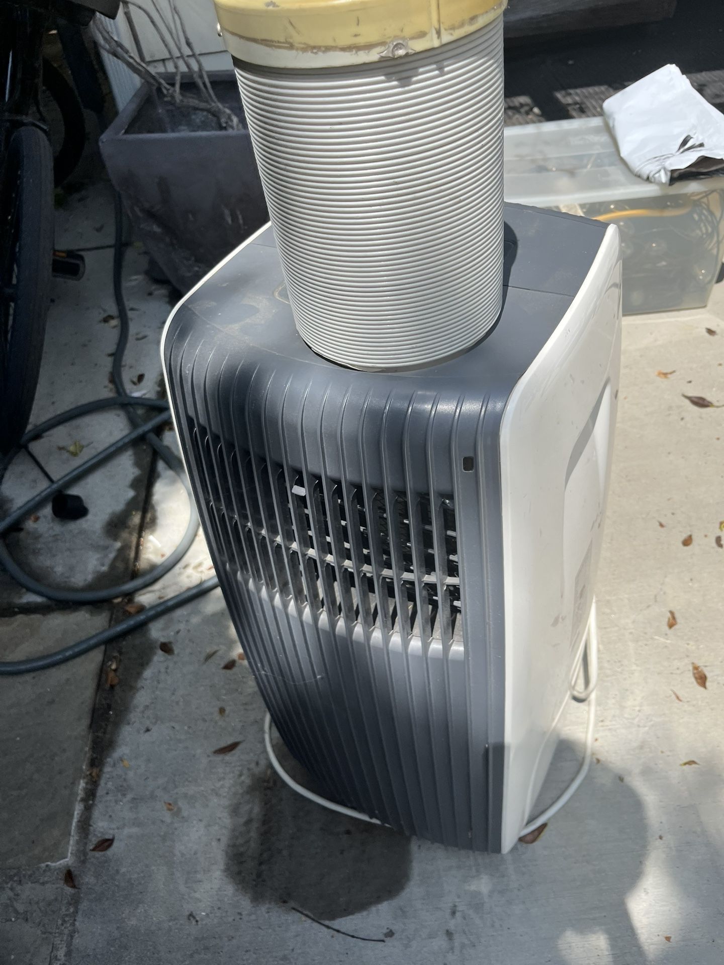 Air conditioner 8000 btu- VERY COLD 🥶🥶