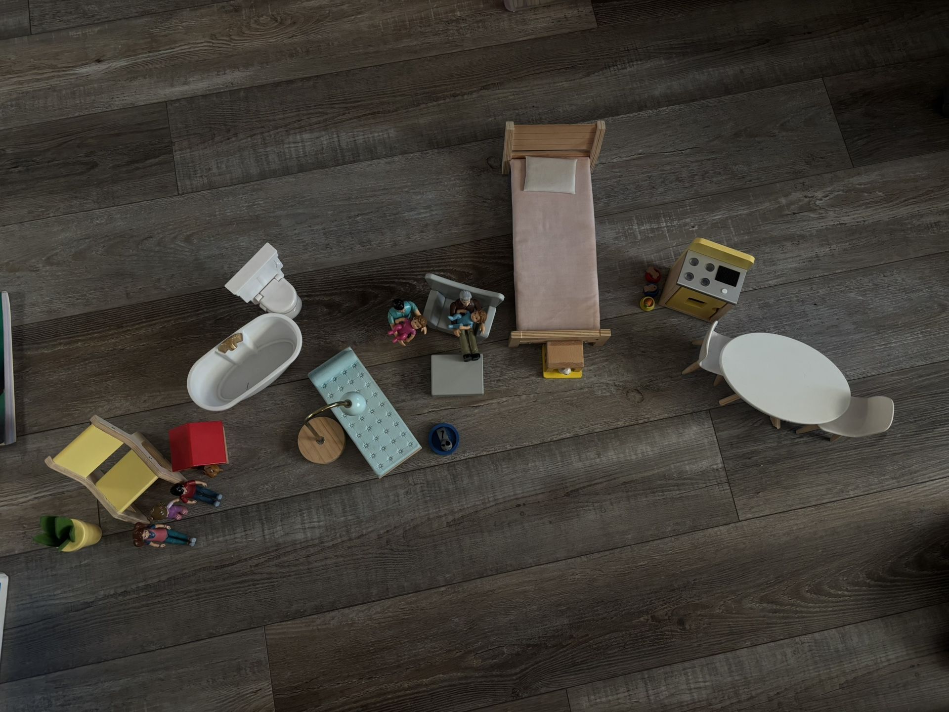 Dollhouse Furniture, People and Pets