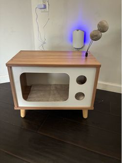 Tv cat bed