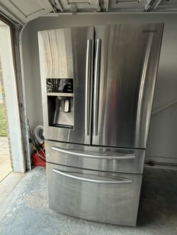 Very nice refrigerator stainless steel only $650 everything work good