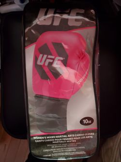 UFC BOXING GLOVES NEW.