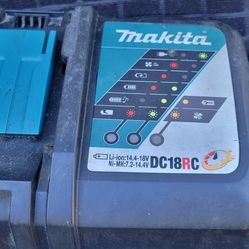 (2) Makita Chargers & Battery  🔋 