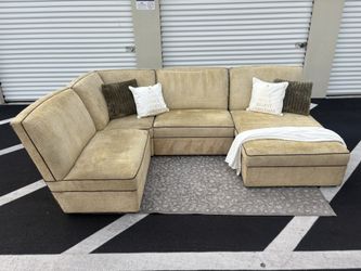 Sectional/couch/sofa/,Vintage 70’s, 70x110x60,Delivery Available