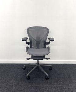 LIKE NEW HERMAN MILLER REMASTERED AERON CHAIR SIZE B, GRAPHITE FINISH FULLY ADJUSTABLE ARMS & POSTURE FIT SL 